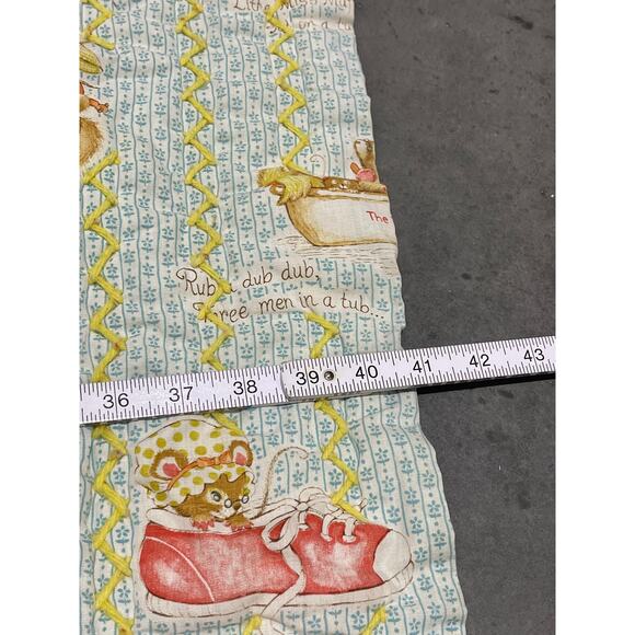 Critter Sitters, Nursery Rhymes, Baby Blanket, Mouse, Kitten, Cute Animals, Crib - Picture 5 of 5